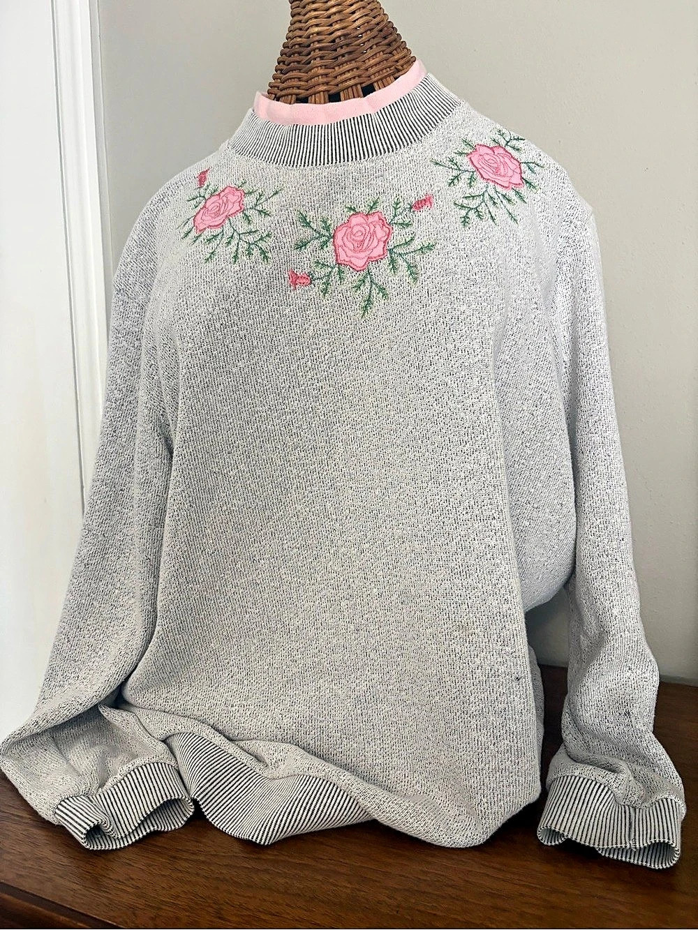 BonWorth vintage Cottage Core Floral Embroidered Crew Neck Sweatshirt Size Mediu